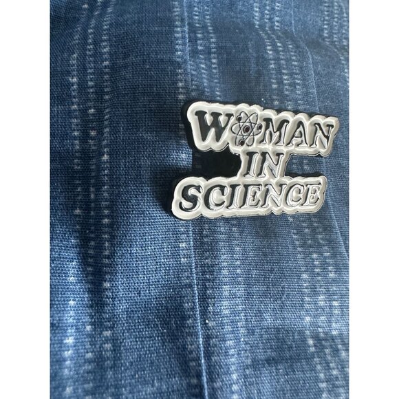 WOMEN IN SCIENCE Enamel Lapel Bakcpack Pin NEW - Picture 2 of 3